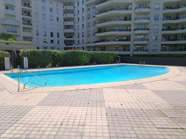 L'APPARTEMENT QUI FAIT LA DIFFÉRENCE TERRASSE, PISCINE, VOLUMES ? Lyon 3