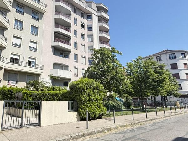 L'APPARTEMENT QUI FAIT LA DIFFÉRENCE TERRASSE, PISCINE, VOLUMES ? Lyon 3