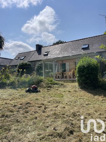 Longère 6 pièces de 99 m² à Plozévet (29710)