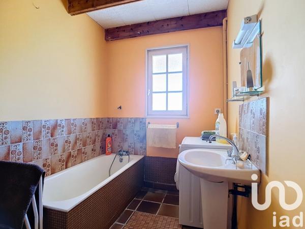 Longère 6 pièces de 99 m² à Plozévet (29710)