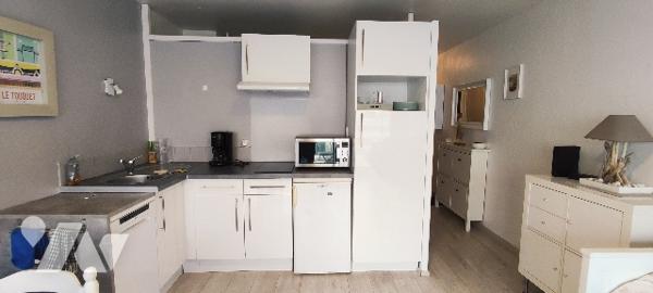 Studio-cabine avec balcon , vue dégagée + cave +parking (en option), à 100m de la plage du TOUQUET