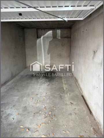 Lot de 7 boxes fermés ,Quartier recherché ,Excellente rentabilité