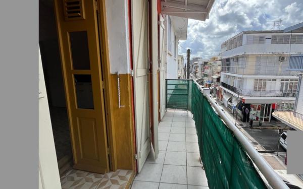 Appartement à vendre    6 pièces • 240 m2 Pointe-à-Pitre