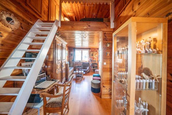 SUPER BESSE (63) - Murs commerciaux avec appartement