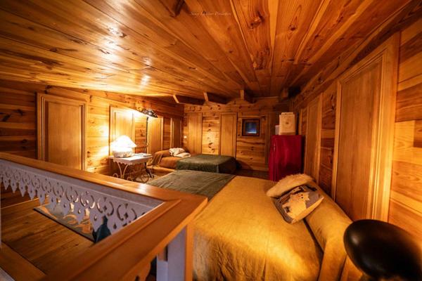 SUPER BESSE (63) - Murs commerciaux avec appartement