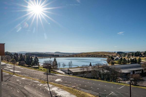 SUPER BESSE (63) - Murs commerciaux avec appartement