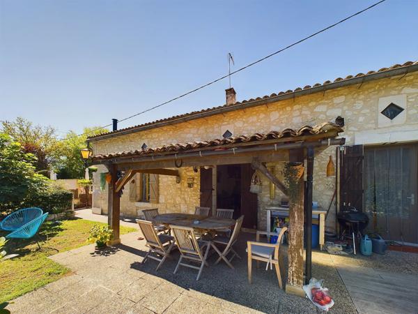 Maison en pierre avec 5 gîtes et piscine