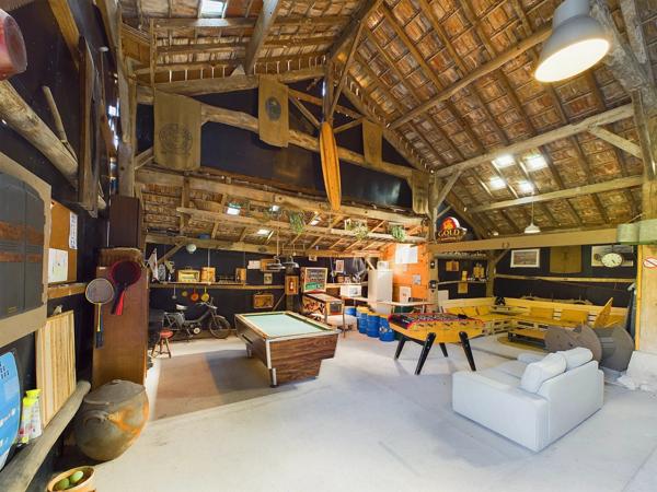 Maison en pierre avec 5 gîtes et piscine