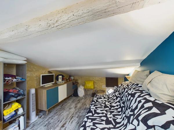 Maison en pierre avec 5 gîtes et piscine