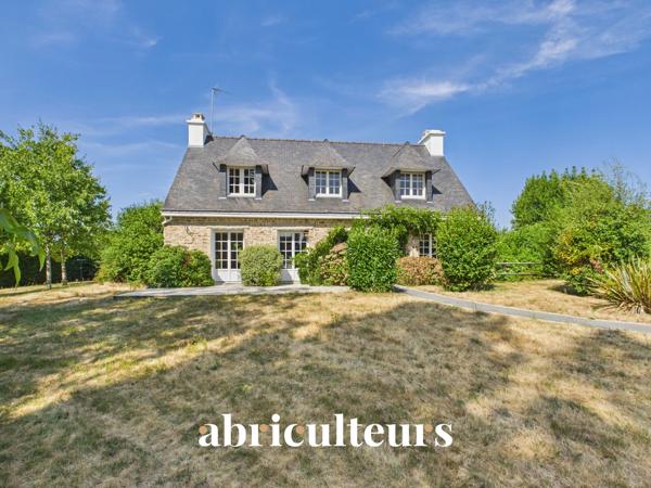 Spacieuse maison familiale de 160 m² sur parc arboré de 2 110 m² Quartier recherché du Teninio à Vannes