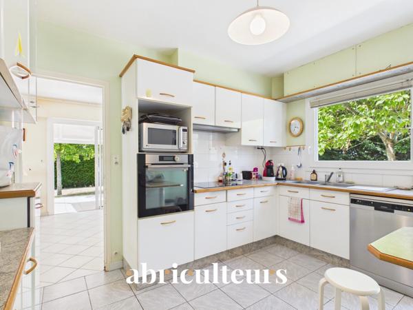 Spacieuse maison familiale de 160 m² sur parc arboré de 2 110 m² Quartier recherché du Teninio à Vannes