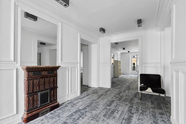 Bureau 5 pièces - 142 m²