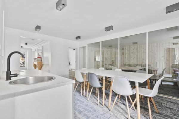 Bureau 5 pièces - 142 m²