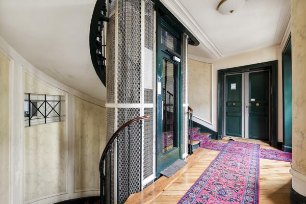 Bureau 5 pièces - 142 m²