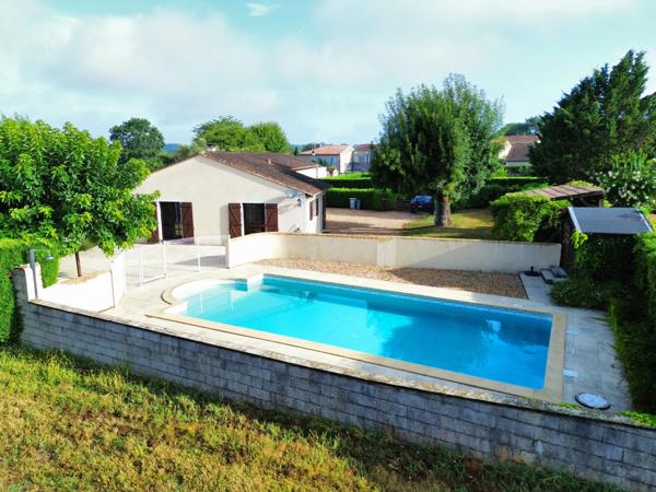 Belle maison de village de 3-4 chambres avec piscine.