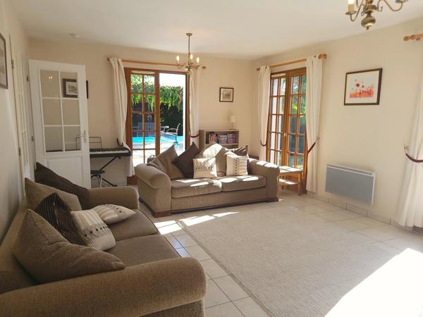Belle maison de village de 3-4 chambres avec piscine.