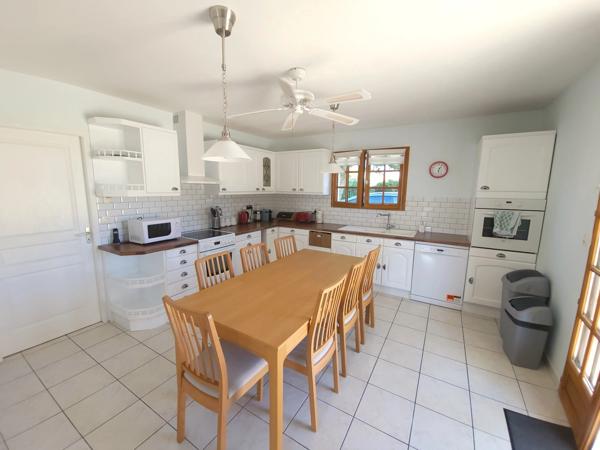 Belle maison de village de 3-4 chambres avec piscine.