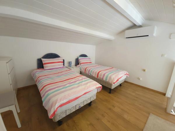 Belle maison de village de 3-4 chambres avec piscine.