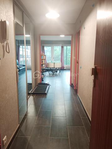 Dans la résidence très prisée de Talma, entourée de verdure, proche du centre ville, gare, venez découvrir cet appartement de 40 m² au 4ᵉ étage avec deux ascenseurs.
Il se compose comme suit : une grande pièce de vie, une douche, un wc séparé, une cuisine ouverte sur la pièce de vie.
Pour compléter, l'appartement, vous disposerez d'une cave ainsi que d'une place de parking extérieur.
Pour vos visites ou vos questions, je suis disponible 7 jours sur 7 Au 06 12 78 84 47