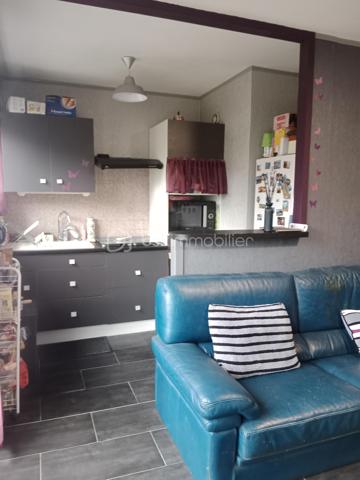 Dans la résidence très prisée de Talma, entourée de verdure, proche du centre ville, gare, venez découvrir cet appartement de 40 m² au 4ᵉ étage avec deux ascenseurs.
Il se compose comme suit : une grande pièce de vie, une douche, un wc séparé, une cuisine ouverte sur la pièce de vie.
Pour compléter, l'appartement, vous disposerez d'une cave ainsi que d'une place de parking extérieur.
Pour vos visites ou vos questions, je suis disponible 7 jours sur 7 Au 06 12 78 84 47