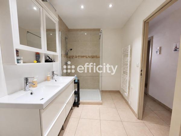 Maison
         4 pièces
        - 81 m² Exclusivité 240 000 € *