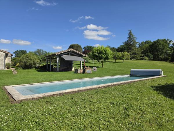 Propriété en pierre rénovée avec piscine, dépendances, bois et étang – Entre Agen et Nérac