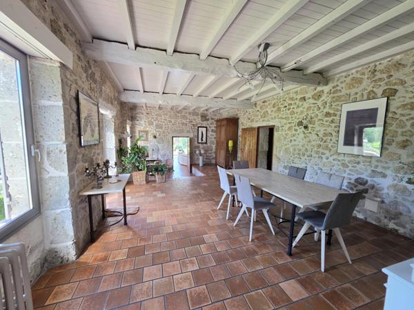 Propriété en pierre rénovée avec piscine, dépendances, bois et étang – Entre Agen et Nérac