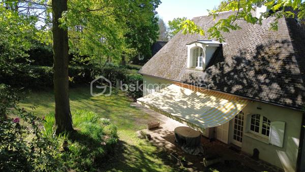 Maison familiale (175 m² env.) 4 / 5 ch av 2 terrasses fleuries de camélia ds un environnement boisé. Ce bien immobilier possède de sérieux atouts : vastes espaces, volumes et hauteur ss plafond, sols de qualité parquet versaillais, toiture ardoises, baignoire balnéo, chaudière à condensation, cheminée ouverte pour un moment de convivialité et de confort garanti. Il se compose : d'une entrée av dégagement, double séjour / salon (37 m² env) av cheminée ancienne, cuisine (14 m²) équipée italienne Bologne aménagée av plan et ilot en pierre de marbre, salle à manger, un toilette ind. + lave-mains, une suite parentale av salle de bains balnéo et douche.

A l'étage, sol en chêne massif, 3 chambres dont une av sol en frêne, dressing et lingerie (esp. bureau ou ch d'appoint), wc ind, salle de bains et douche refaite à neuf. Sous-sol compartimenté carrelé (100 m²), espace buanderie, atelier, double garage, espace rangement, cave à vins.

Les + : jardin harmonieux clos et engazonnée / parcelle de 1.886 m2 comprenant abri de jardin, aire d'accueil et de stationnement indépendante, chatière sur porte, tracteur tondeuse, adoucisseur. Accès au garage privatif.
Les ++ : possibilité d'extension, agrandissement, piscinable ou de réaliser une division de la maison et création de 2 lots parcellaires !
Les +++ : double accès / entrée portail et garage
Les ++++ : possibilité de faire une division !

Ce bien immobilier est à proximité du centre village dynamique (commerces et services, artisans etc.) à Jouars-Pontchartrain et également des centres commerciaux localisés à Maurepas Pariwest, Grand Plaisir et Parly 2, proche Versailles et Paris via la N12 ou la gare ligne N Paris-Montparnasse (35mn).

Rare, cette qualité ravira des personnalités, chefs d'entreprise désireux de préserver leur intimité au sein d'une belle demeure sans vis-à-vis. 

A votre dispo pour vous conseiller et vous accompagner dans l'élaboration de votre projet de vie !
Willy BOYÉ - 07 87 37 75 87

Action !