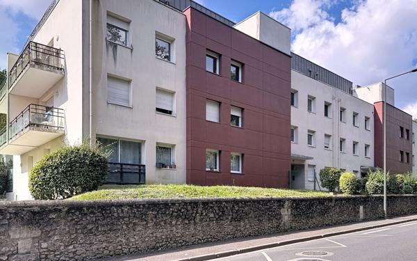 Appartement à vendre    2 pièces • 43 m2 Tours