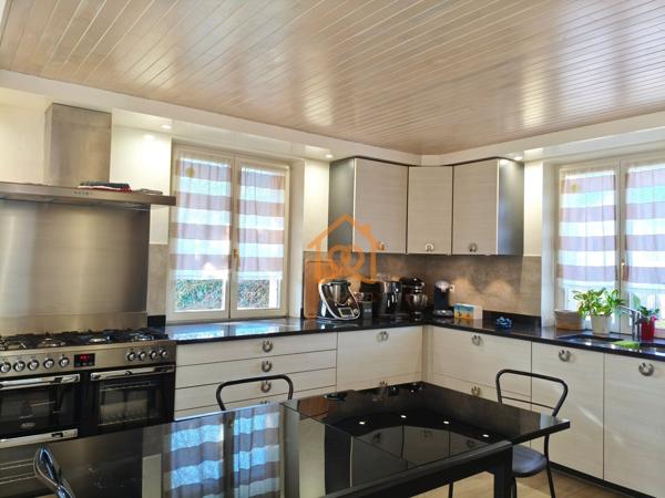 En exclusivité Jolie Maison de 150m² au sol à HOLTZHEIM avec piscine chauffée, climatisation sur 7 ares de terrain