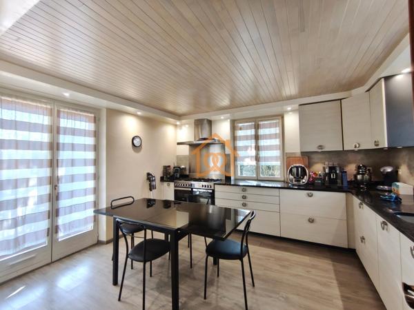 En exclusivité Jolie Maison de 150m² au sol à HOLTZHEIM avec piscine chauffée, climatisation sur 7 ares de terrain