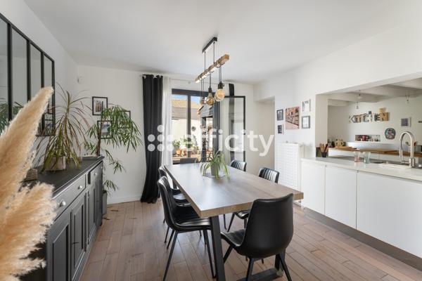 Maison
         5 pièces
        - 129 m² 535 000 € *