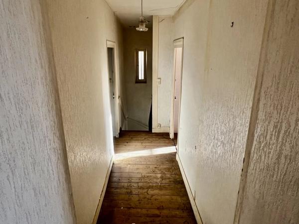 Imposante maison individuelle à rénover au centre-ville