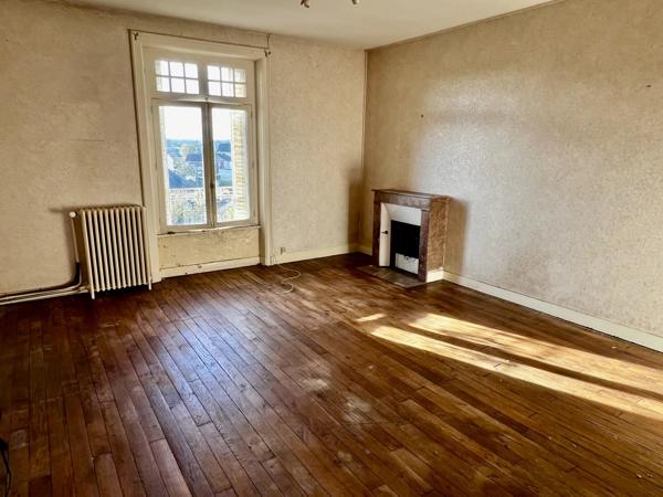 Imposante maison individuelle à rénover au centre-ville