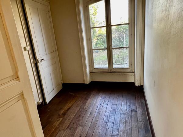 Imposante maison individuelle à rénover au centre-ville