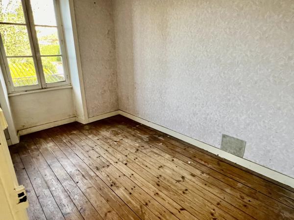 Imposante maison individuelle à rénover au centre-ville