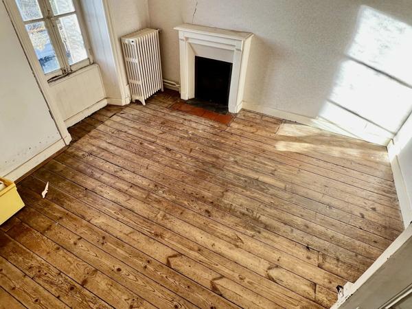 Imposante maison individuelle à rénover au centre-ville