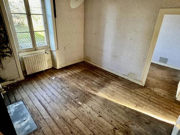Imposante maison individuelle à rénover au centre-ville