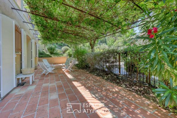 Maison d’architecte grand format, parc paysager et piscine
