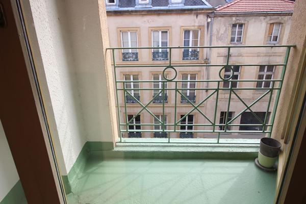 APPARTEMENT F3 MEUBLE METZ CENTRE CUISINE EQUIPEE BALCON