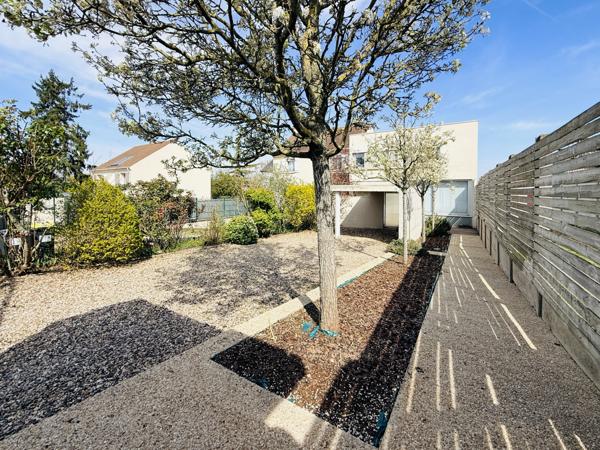 Saint-Ouen-l'Aumône (95310) Maison d’Architecte Contemporaine avec Jardin Arboré