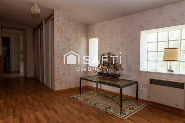 Maison avec port privé sur conche (petit canal)