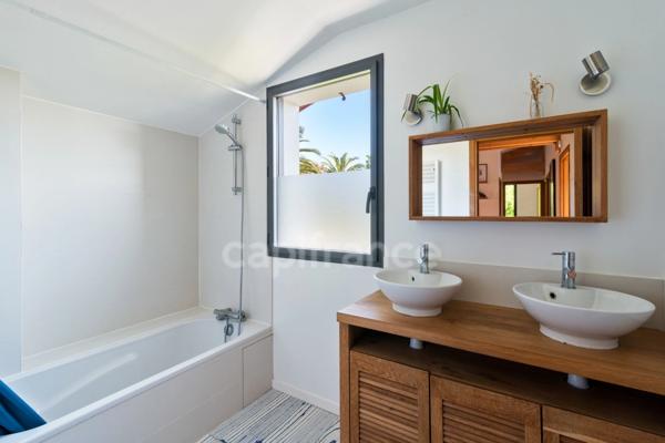 ASCAIN maison de 128 m² construite en 2012- Terrain de 1 000,00 m² - Et son T2 de 25 m2