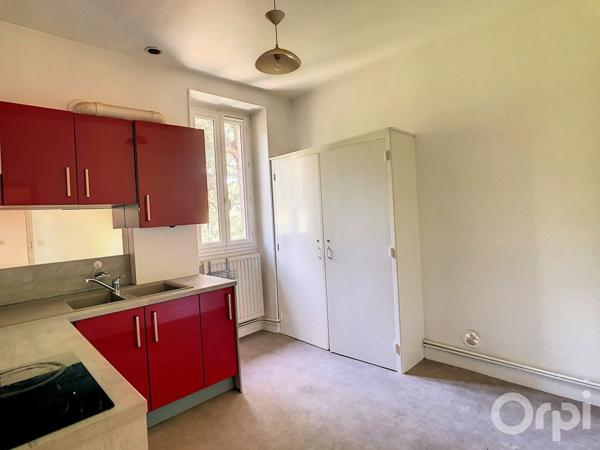 Appartement à louer    3 pièces •  Terrasson-Lavilledieu