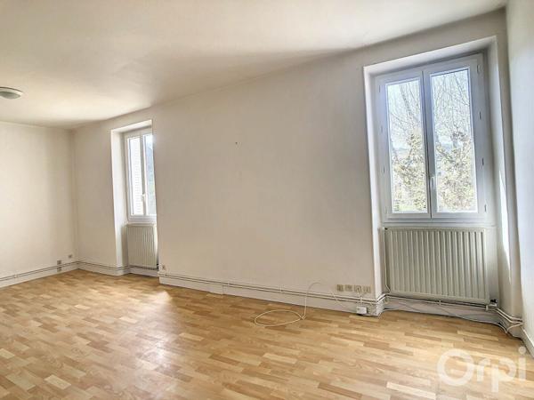 Appartement à louer    3 pièces •  Terrasson-Lavilledieu