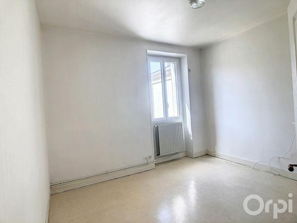 Appartement à louer    3 pièces •  Terrasson-Lavilledieu