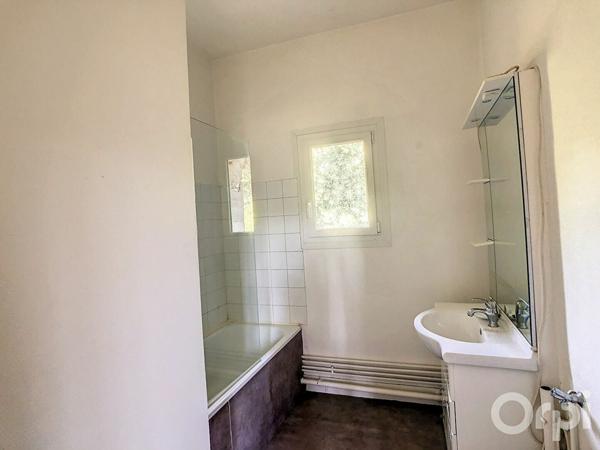 Appartement à louer    3 pièces •  Terrasson-Lavilledieu