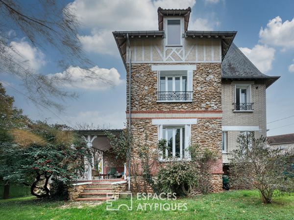 Maison meulière avec jardin dans le centre de Brunoy