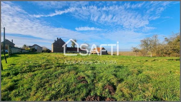 Terrain à batir de 5363m2 constructible sur la totalité et piscinable, façade 60ml au calme avec une vue dégagée