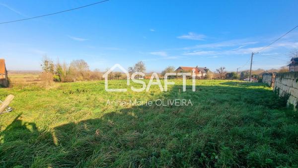 Terrain à batir de 5363m2 constructible sur la totalité et piscinable, façade 60ml au calme avec une vue dégagée